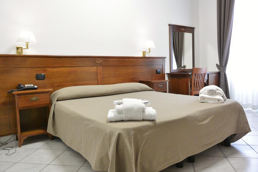 Hotel Trentina Milaan Kamer foto